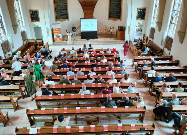 ‘Alles moet op video worden opgenomen en nauwkeurig aansluiten bij de Bijbeltekst, bijvoorbeeld in mimiek – gezichtsuitdrukkingen, zoals blijheid of verdriet – en lokalisatie.’