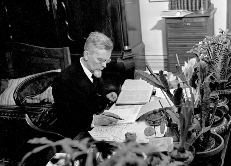 Ds. Gerardus Oorthuys (ca. 1953). Beeld: Cas Oorthuys, Nederlands Fotomuseum